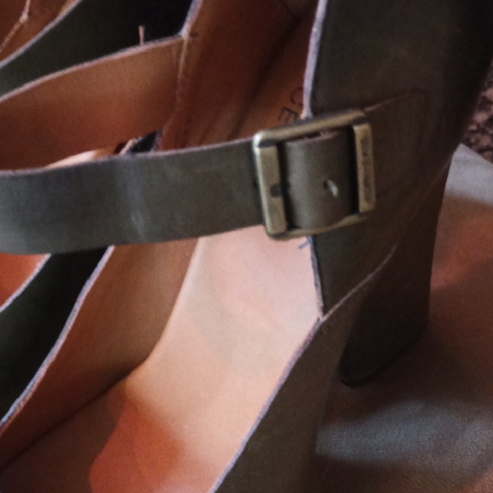 Kork-Ease Olive Green Mary Jane Platform Heels - Picture 6 of 7